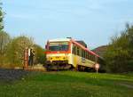 Der Dieseltriebzug 928 677-4 / 628 677-7 Daadetalbahn der Westerwaldbahn (WEBA) steht am 02.05.2013 am Bahnhof Daaden zur Abfahrt nach Betzdorf/Sieg bereit.