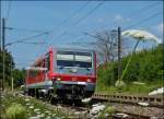 . Der Sommer zeigte sich von seiner schnsten Seite am 16.07.2013, als der DB Triebzug 928 455 als RE 5211 Luxembourg - Trier Hbf den Bahnhof von Mertert durchfuhr. (Jeanny)