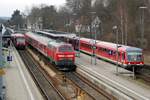 218 462-0; 650 009-4 und 628 342-0 sowie im Hintergrund, Gleis 3 Nord eine 218 mit Nahverkehrszug in Memmingen am 17.03.2009.