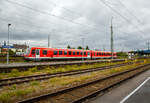 Der Dieseltriebzug 628 570 / 928 570 der Südostbayernbahn (zu DB Regio) verlässt am 11 September 2022, als Regionalbahn RB 45 Salzburg nach Landshut (Bay), den Bahnhof Freilassing.