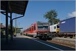 Der DB 629 006 erreicht auf seiner Fahrt nach Lindau den Bahnhof Nonnenhorn.