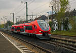 Der 632 033 / 632 533  ein Dieseltriebzug vom Typ Pesa Link II der DB Regio Mitte, fährt als RB 61 „Dreieichbahn“, am 17 April 2023 vom Bahnhof Frankfurt am Main Süd in Richtung