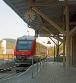 br-640-lint-27-2/282583/der-dieseltriebzug-640-013-ein-lint Der Dieseltriebzug 640 013 ein LINT 27 der DreiLnderBahn fhrt am 04.05.2013 vom Bahnhof Hilchenbach als RB 93 (Rothaarbahn) weiter auf der gleichnamentlichen KBS 443 in Richtung Kreuztal und Siegen.