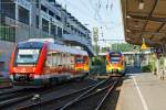   640 004 (LINT 27) der DreiLänderBahn rangiert am 28.05.2012 im Hbf Siegen, recht steht 429 045 (5-teiliger FLIRT) der HLB (Hessischen Landesbahn) als RE 99 (Main-Sieg-Express) Siegen -