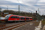 Der Dieseltriebzug 642 120 (95 80 0642 120-9 D-DB) / 642 620 (95 80 0642 620-8 D-DB), ein Siemens Desiro Classic der Kurhessenbahn (gehört zur DB Regio AG), fährt am 17.04.2021in Betzdorf