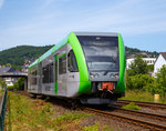   Einer der beiden Stadler GTW 2/6 der der Westerwaldbahn (WEBA) fährt am 10.06.2016 von Betzdorf/Sieg als RB 97  Daadetalbahn  in Richtung Daaden.