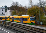 Zwei gekuppelte STADLER Regio-Shuttle RS1 der „oberpfalzbahn“ eine Marke der „Die Länderbahn GmbH (DLB)“, vorne (95 80 0650 669-4 D-DLB) und hinten 650 674 (95 80 0650