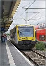 Der DB 650 116 in der  bwegt  Farbgebung erreicht Friedrichshafen Stadt und wird nach einem kurzen Aufenthalt nach Radolfzell weiter fahren.