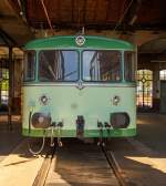   Ein Uerdinger-Schienenbus in der Farbgebung der Kleinbahn Weidenau-Deuz als KWD VT 26, hier am 30.08.2015 im Lokschuppen von dem Südwestfälisches Eisenbahnmuseum in Siegen    Es ist aber