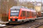 Der einzige Lint der 50er Reihe der bei der RBSH mit Namen rumfährt, 0648 355/855  Fehmarn  steht hier abfahrbereit im Bhf Jübek und fährt gleich weiter nach Kiel Hbf.