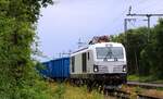 Hier drückt der Dual Mode Vectron den Düngermittelzug nun in das Ladegleis am Bhf Jübek.