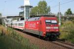 101 062-8 mit IC2239(Warnemnde-Leipzig)bei der Durchfahrt im Haltepunkt Rostock-Marienehe.22.08.2015