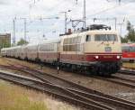 103 235-8 mit TEE-Rheingold von Kln Hbf nach Rostock/Ostseebad Binz bei der Einfahrt im Rostocker Hbf.03.06.2012