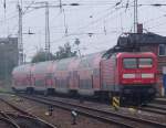 112 111-0 mit RE 33107 von Rostock Hbf Richtung Lutherstadt Wittenberg kurz nach der Ausfahrt im Rostocker Hbf(26.09.10)