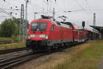 182 012 mit RE 4306(Rostock-Hamburg)bei der Ausfahrt im Rostocker Hbf.24.06.2017