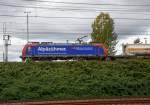   Die  Alpäzähmer   Re 482 026-2 (91 85 4482 026-2 CH-SBBC) der SBB Cargo International AG fährt am 07.10.2015 mit einem Containerzug durch Köln-Gremberg.