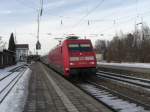 101 031-3 mit EC 115 auf dem Weg nach Klagenfurt, beim Zwischenhalt in  Prien am Chiemsee am 4.