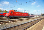   Die 101 125-3 (91 80 6101 125-3 D-DB) der DB Fernverkehr AG mit dem IC 2371 (Hamburg-Altona - Gießen - Frankfurt(Main)Hbf - Karlsruhe Hbf) fährt am 01.10.2017 von Gießen weiter in