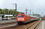 Am 21 Mai 2005 schleppt 101 044 ein PbZ durch Köln Deutz.