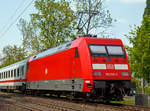   Die 101 012-3 (91 80 6101 012-3 D-DB) der DB Fernverkehr AG am 30.04.2019 als Schublok des IC 2004   Schwarzwald  (Konstanz - Koblenz - Köln - Emden Hbf) bei der Durchfahrt in Bonn-Gronau