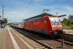 Die 101 135-2 „Unsere Züge schonen die Umwelt“  (91 80 6101 135-2 D-DB) der DB Fernverkehr AG verlässt am 16.05.2022, mit dem IC 2238 (Leipzig Hbf - Warnemünde), den Bahnhof
