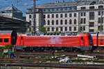E-Lok Skoda 102 001-5 zieht ihren Zug in den Hbf. von München. 01.05.2025