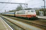 br-103-e-03/642650/d-zug-mit-103-128-steht-am D-Zug mit 103 128 steht am 1 März 1997 in Venlo. 