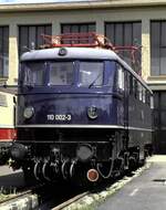br-110-e10/740192/110-002-3-bei-der-ausstellung-100 110 002-3 bei der Ausstellung 100 Jahre elektrische Lokomotiven in München-Freimann m 25.05.1979.