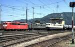 110 178-1 und 150 184-0 in Schubbereitschaft und 150 131-1 mit Kesselwagenzug in Geislingen/Steige am 06.06.1996.