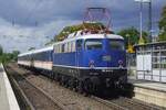 TRI 110 448 schiebt der RB37 aus Krefeld-Oppum nach Krefeld Hbf am 20 Augustus 2026.