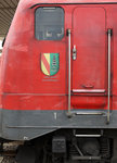 SBB/DB: Das Wappen  100 JAHRE GUNDELFINGE  der 111 060-0, aufgenommen in Basel Badischer Bahnhof am 1.