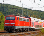   Geschoben von der 111 122-8 ((91 80 6111 122-8 D-DB) der DB Regio NRW erreicht der RE 9  rsx / Rhein-Sieg-Express  (Aachen-Köln-Siegen) am 03.09.2016 nun bald den Bahnhof Betzdorf/Sieg.