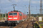 111 104 verlsst als RB51-Verstrker nach Bad Soden - Salmnster den Hanauer Hauptbahnhof in Richtung Rodenbach.