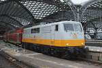 Am 21 Juni 2024 steht 111 095 mit deren CBB EM-Extrazug abfahrtbereit in Köln Hbf.