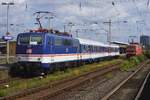 Immer wieder interessant sind die Erstazgarnituren f�r defekte modernere Triebz�ge und TRI ist ganz gross geworden in dieser Niche. Auch der RB zwischen Bottrop Hbf und Oberhausen Hbf istdavonbetroffen und jeder St�nde kann der Reisende TRI 111 130 und zwei N-Wagen geniessen,wie hier beim einfahren in Oberhausen Hbf am 20 Augustus 2026. 