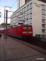 112 120-1 verl�sst Berlin Friedrichstrasse mit den RE2 Cottbus.