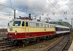 Die AKE E10 1309 (91 80 6113 309-9 D-TRAIN) der Train Rental International GmbH mit n-Wagen als National Express Verstärker des RE 1 „Nordrhein-Westfalen-Express“ Dortmund Hbf –