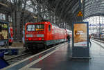 Die 114 037 (91 80 6114 037-5 D-DB), ex DR 112 037-7, der DB Regio steht am 13.09.2022, mit dem RB 51  Kinzigtalbahn  nach Wächtersbach, im Hbf Frankfurt am Main zur Abfahrt bereit.