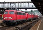 115 459-0 mit 2 x 120 und Schlaf-, IC- und Nahverkehrswagen als Schadzug in Richtung München in Ulm am 12.07.2014.