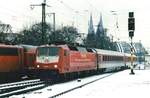 br-1201/641673/am-13-jaenner-2000-zieht-120 Am 13 Jänner 2000 zieht 120 118 ein IC durch Köln deutz. 