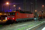  Die 120 157-3 (91 80 6120 157-3 D-DB) der DB Fernverkehr AG hat am sehr frühen Morgen des 01.11.2019 (2.52 Uhr) auf Rangierfahrt im Hbf Frankfurt noch Hp 0.