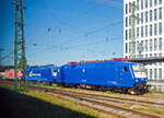 Gleich drei 120er der WRS Widmer Rail Services AG (WRS Deutschland GmbH) sind am 07.09.2023 beim Hbf Karlsruhe abgestellt (Bild aus einem ICE heraus).