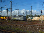 Die 139 558-1 'Albert Jonker' (91 80 6139 558-1 D-RADVE) der RailAdventure GmbH (M�nchen) steht am 22 September 2026, mit einem unbest�ckten �berf�hrungszug bestehend aus Kuppel- und Bremswagen, bei Fulda. Aufnahme aus einem ICE heraus. 

Die E 40. ...