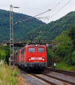   Die 140 790-7 und eine weitere 140er der DB Schenker Rail Deutschland AG fahren am 20.06.2014 mit einem Kohlezug bei bei Winningen (Mosel), auf der Moselstrecke (KBS 690), in Richtung Trier.