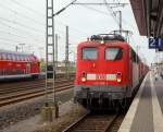   Die 140 495-3 (91 80 6140 495-3 D-DB) der DB Schenker Rail Deutschland AG, ex DB E 40 495, fährt am 31.10.2015 mit einem gemischten Güterzug durch den Bahnhof Troisdorf in Richtung