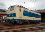   Nun wieder in der blau/beige Sonderlackierung des  Karlsruher Zuges , diesen trug sie von 1977 bis 2000...........