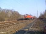 143 868-8 zieht den RE 18211 Cottbus durch Eisenh�ttenstadt.