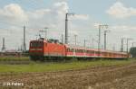 143 150-1 schiebt eine RB Eggm�hl an Regensburg Ost vorbei.