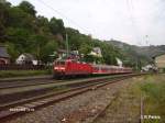 143 833-2 verl�sst Bacharach mit einer RB Mainz.