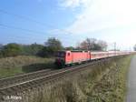143 826-6 zieht eine RB erlangen durch die Kurve bei P�lling.